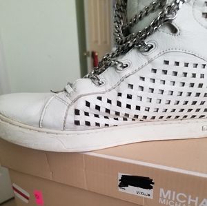 Sneakers/ chain link